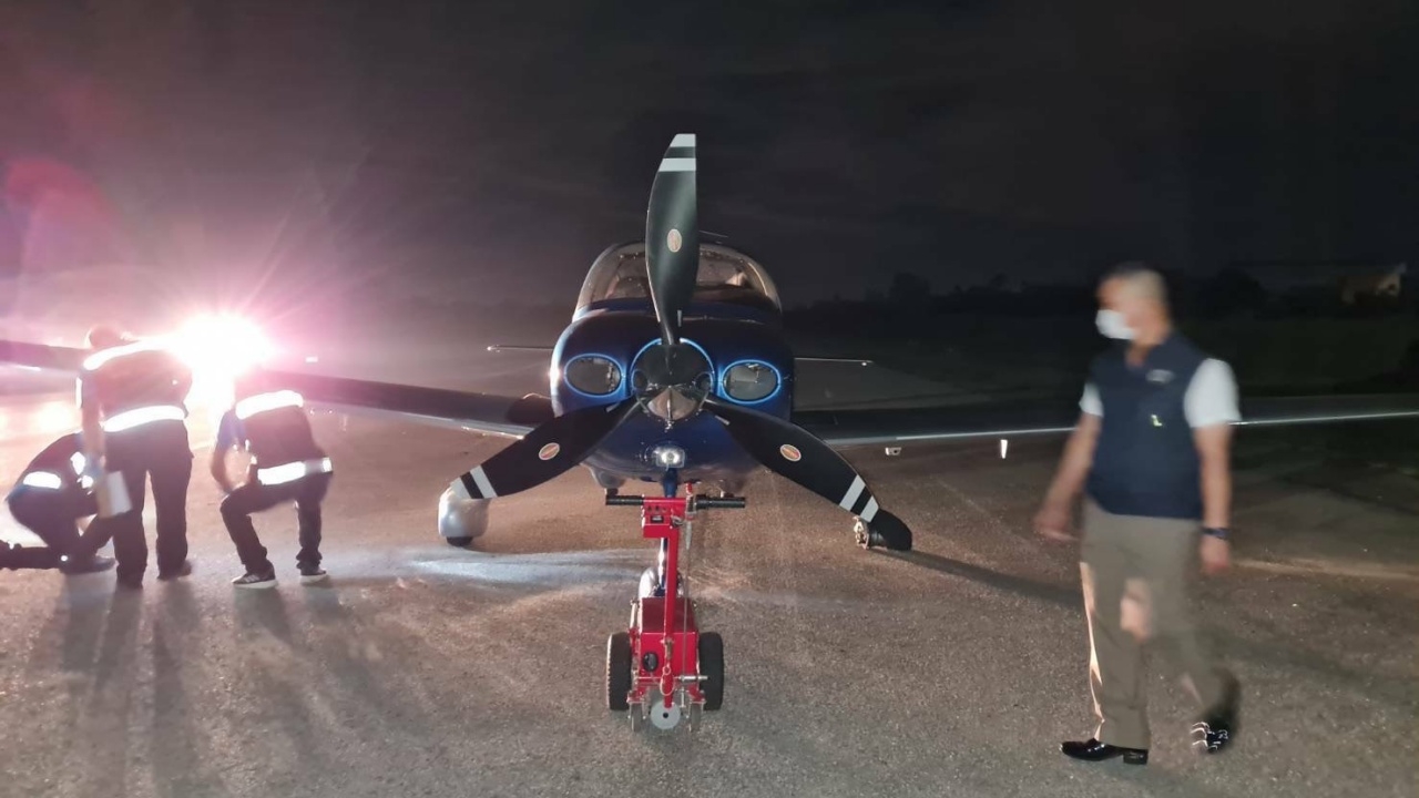 เครื่องบินเล็กน้องเมียเนวิน ชนคนดับขาดสองท่อนคาสนามบินที่ลำพูน