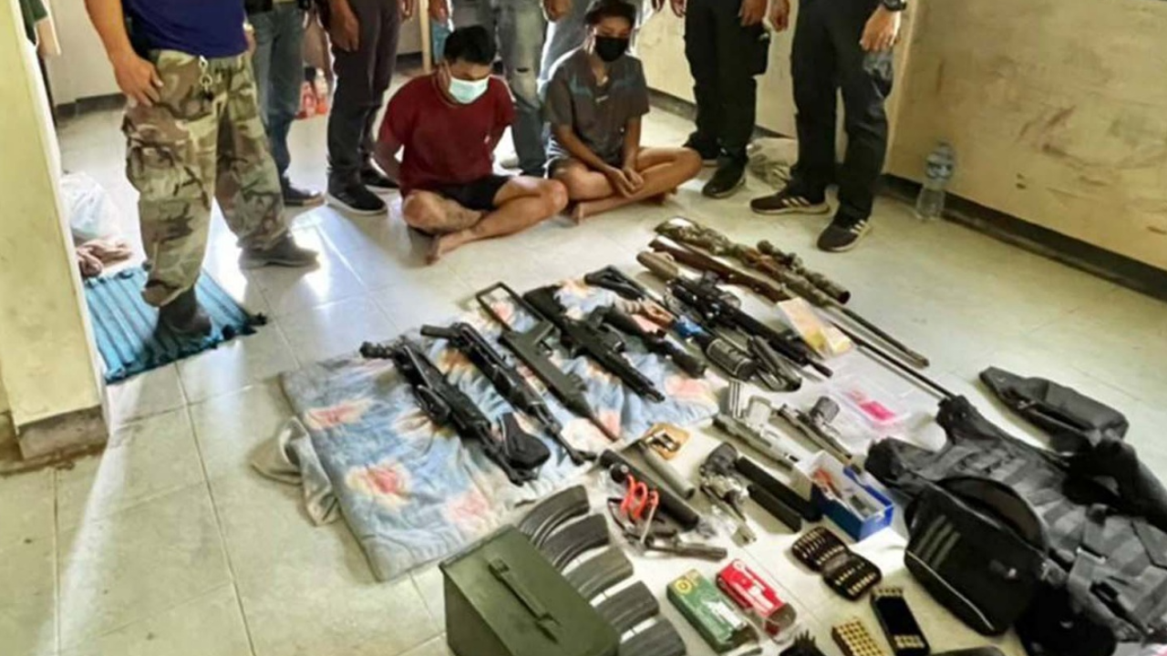 จับพ่อค้ายาบ้า ออกคุกเปิดร้านซ่อมรถบังหน้า สะสมปืนไว้ขู่ชาวบ้าน