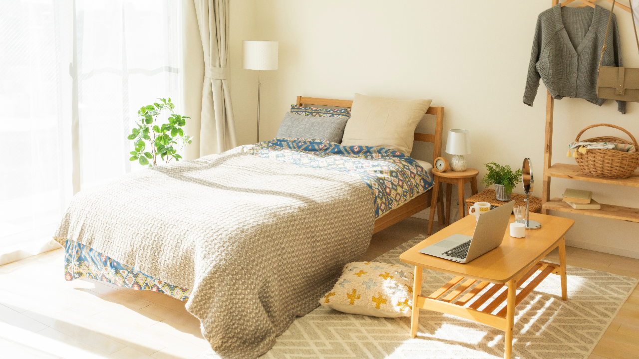 10 ไอเดียจัดห้องนอนเล็กๆ ให้น่าอยู่ ด้วยไอเทมงบไม่เกิน 1,000 บาท
