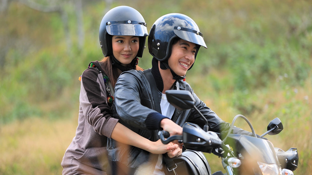 "โตโน่" ชวน "ริชชี่" ซิ่งมอเตอร์ไซค์ ดื่มด่ำบรรยากาศโรแมนติก ใน "พระจันทร์แดง"