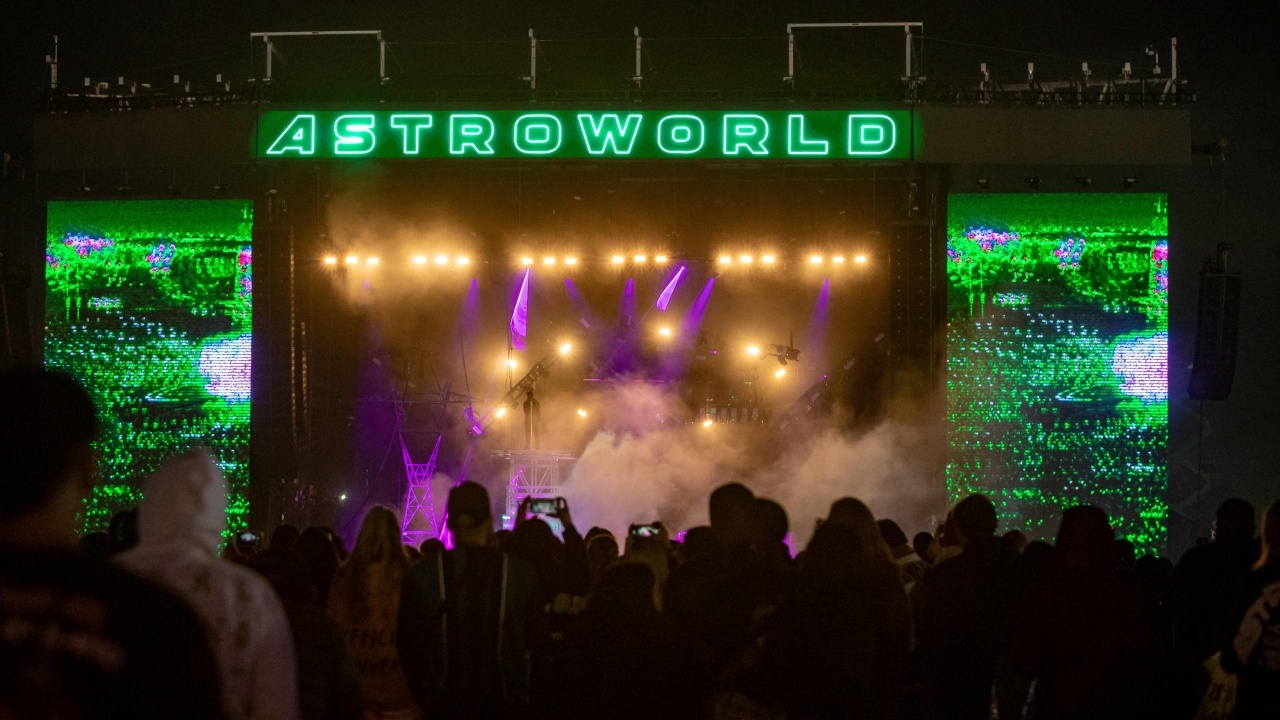 ช็อกคอนเสิร์ต ทราวิส สก็อตต์ คนเบียดเสียดกันตาย 8 ศพเจ็บอื้อ