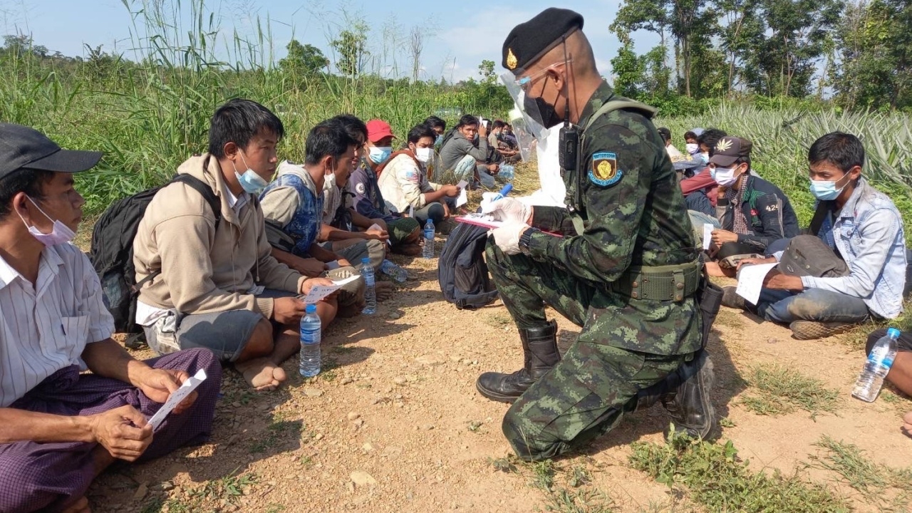 สกัดจับแรงงานพม่าลอบข้ามแดน 235 ราย รับจ่ายค่าหัวสูงถึง 2.8 หมื่นบาท