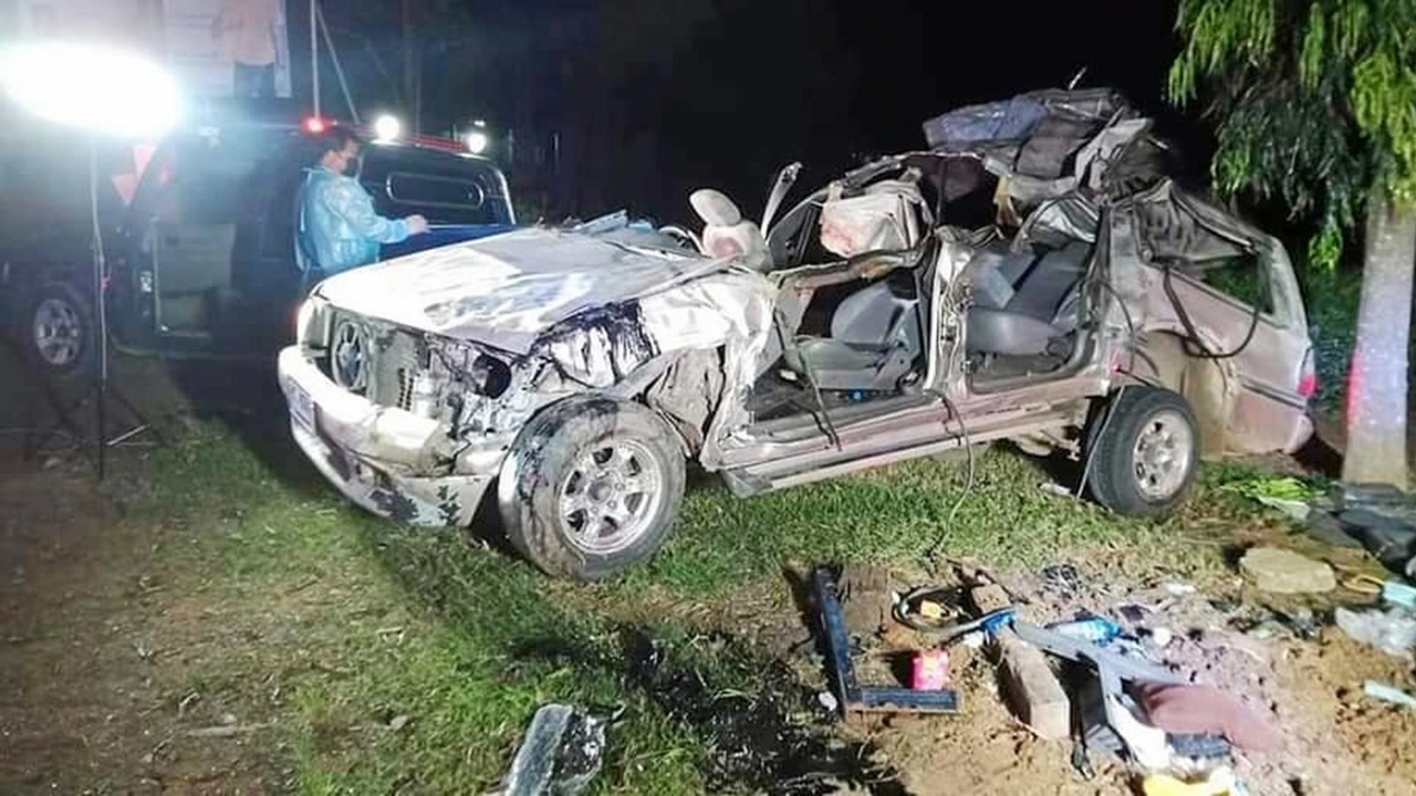 ปิกอัพขนเขมรคว่ำ 6 ศพ พบติดโควิด-กักตัวกู้ภัย