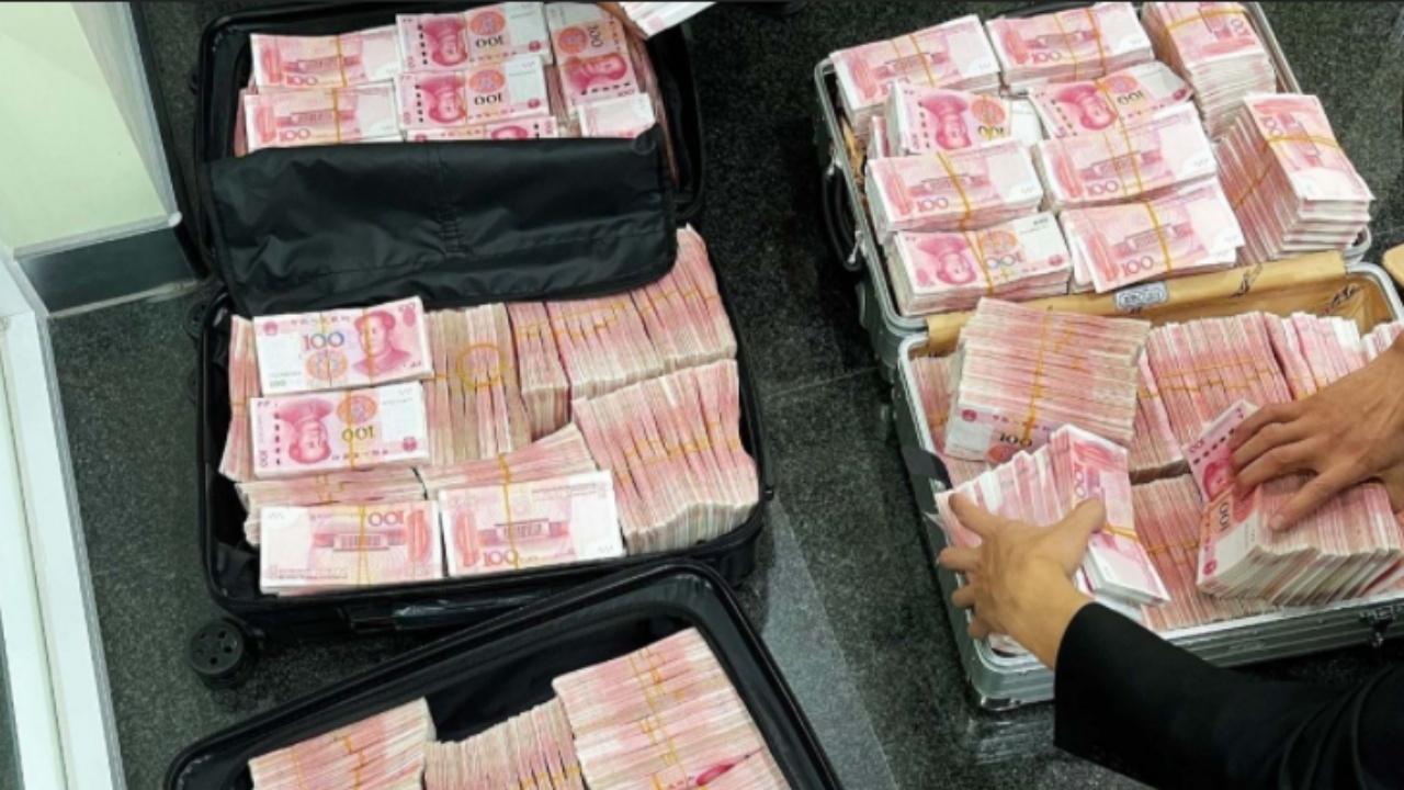 เศรษฐีจีน 'หัวร้อน' ถอนเงินฝาก 26 ล้าน ฉุนรปภ.ธนาคารขอให้ใส่แมสก์