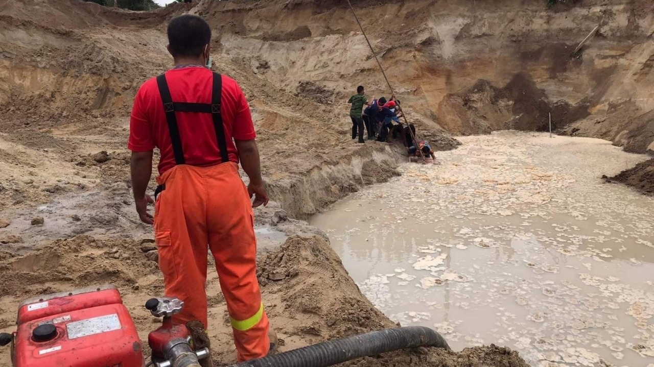 เจอศพเจ้าของสวนทุเรียน ตกหลุมยุบจมหาย ลอยขึ้นพร้อมน้ำใต้ดิน