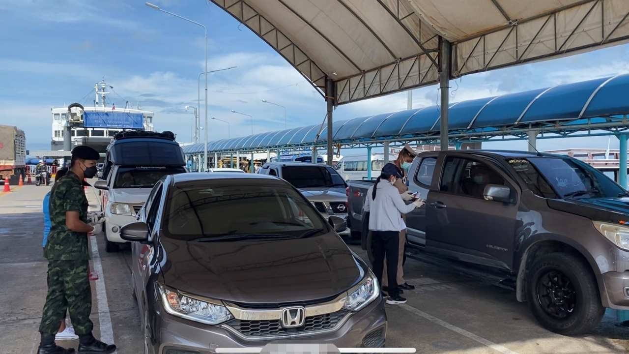 เปิดเมืองเที่ยวคึกคัก เรือเฟอร์รี่เกาะสมุยเผย คนเข้าเกาะวันละ 2,500 ราย