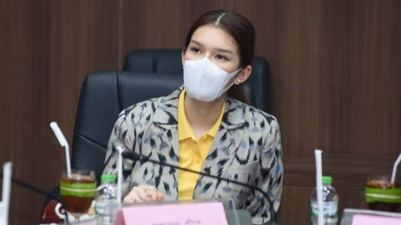 “จุ๊บจิ๊บ” เมีย ร.อ.ธรรมนัส ปัดนั่ง ประธานยุทธศาสตร์ พรรคประชาธิปไตยใหม่