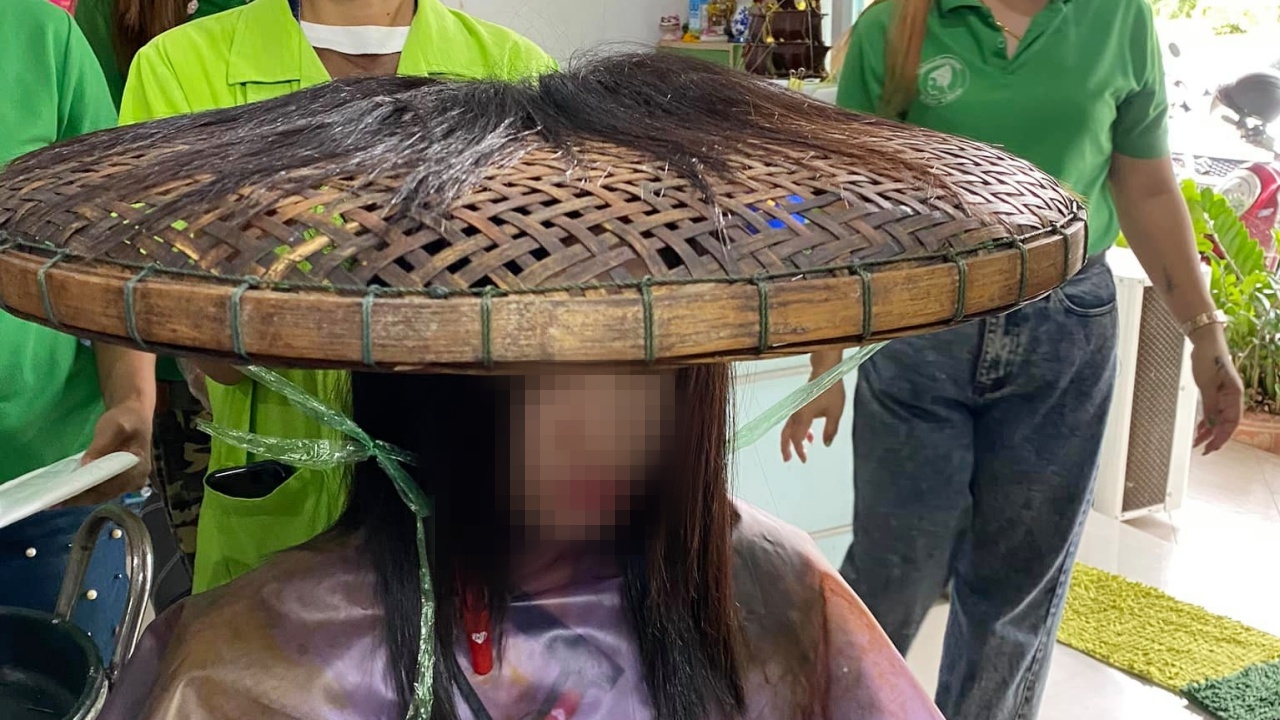 เทรนด์ใหม่ของวงการเสริมสวย โซเชียลแชร์คลิปย้อมผมสวยด้วย "กระด้ง"