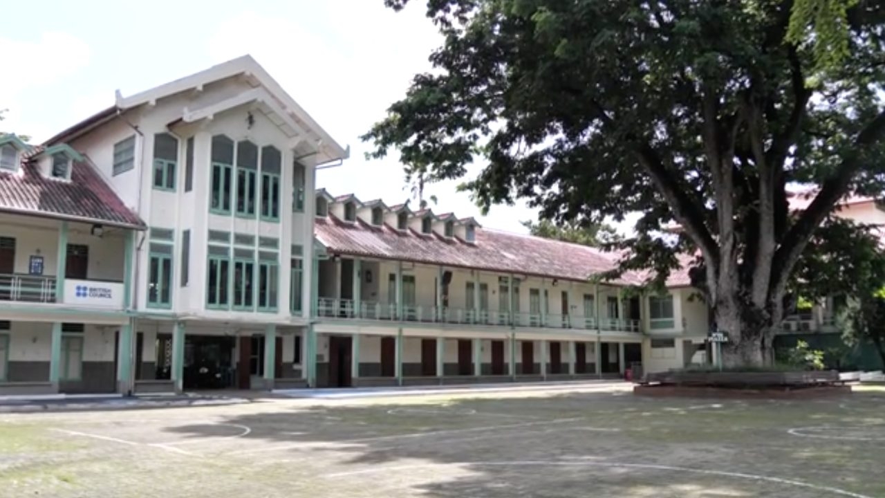 ผอ.โรงเรียนดัง ที่เชียงใหม่ ชี้แจง โต้สวมสิทธิ์นักเรียนฉีดวัคซีนไฟเซอร์