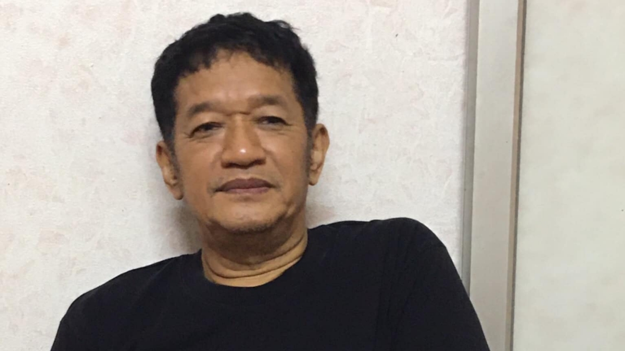 ไม่เลือกงานไม่ยากจน โย่ง เชิญยิ้ม รับจ้างขายเสื้อผ้า ได้ค่าแรงวันละ 200