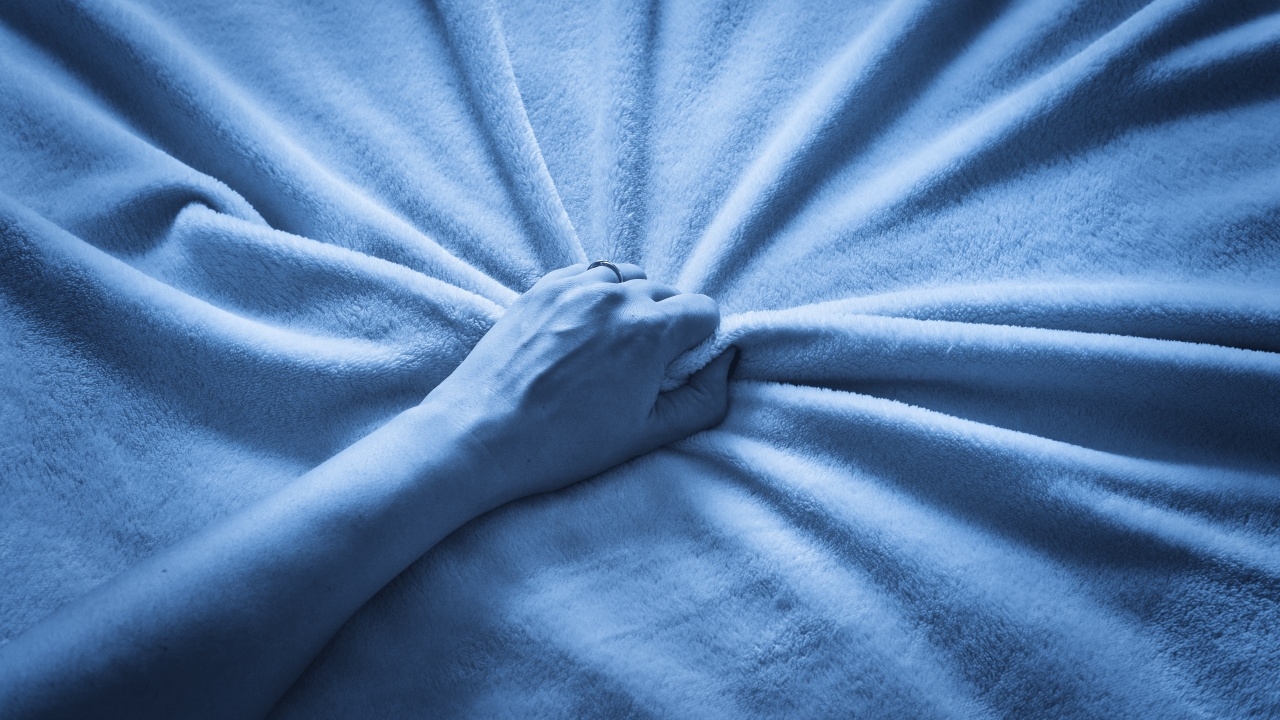 แม่สุดทน ข้างบ้านทำกิจกรรมบนเตียงเสียงดัง ห่วงลูกสาว กำลังเป็นวัยรุ่น