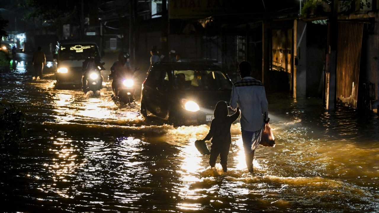 ฝนถล่มชายฝั่งศรีลังกา-อินเดีย ดับ 25 ศพ บ้านเรือนพังนับพันหลัง