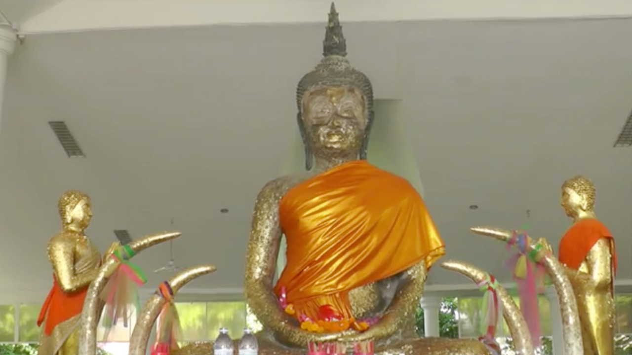 เจ้าของร้านผลไม้ มาแก้บน "หลวงพ่อดำ" หลังได้โชค 2 ชั้น ไม่ลืมขอ "เลขเด็ด"