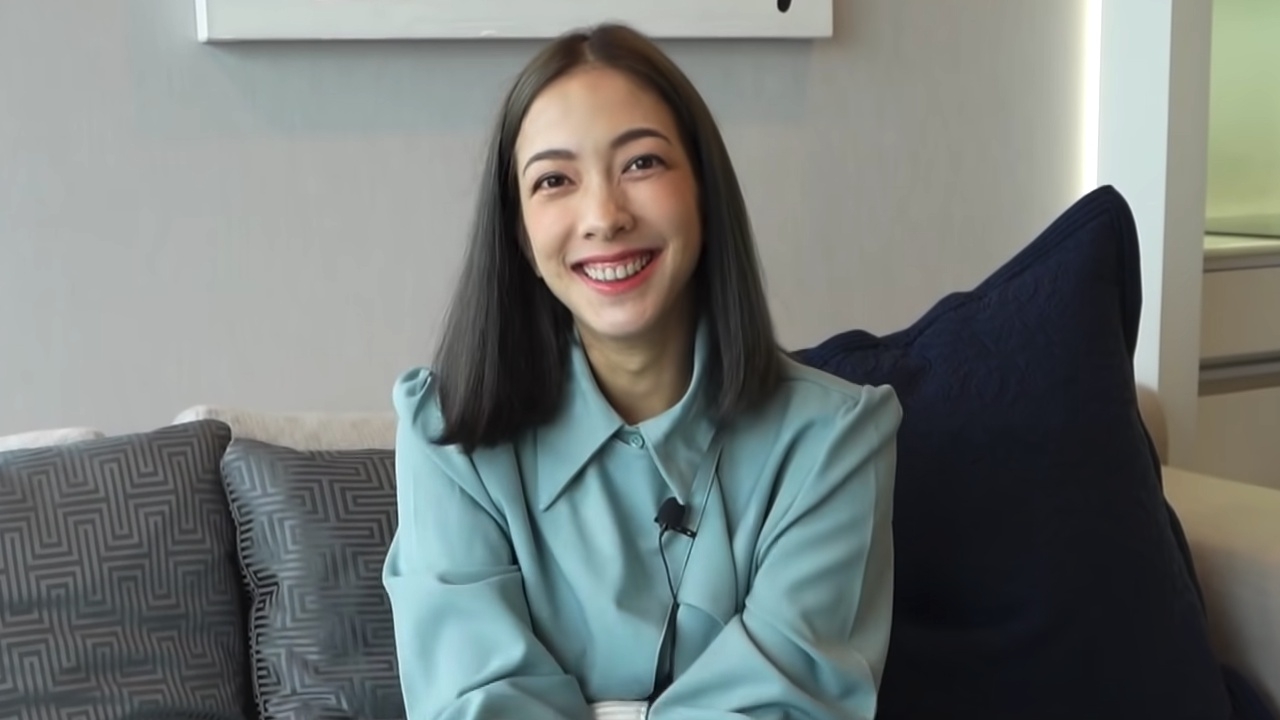 แป้ง อรจิรา ควงแฟนหนุ่มนักธุรกิจ บินไปคลอดลูกคนแรกที่สิงคโปร์ (คลิป)