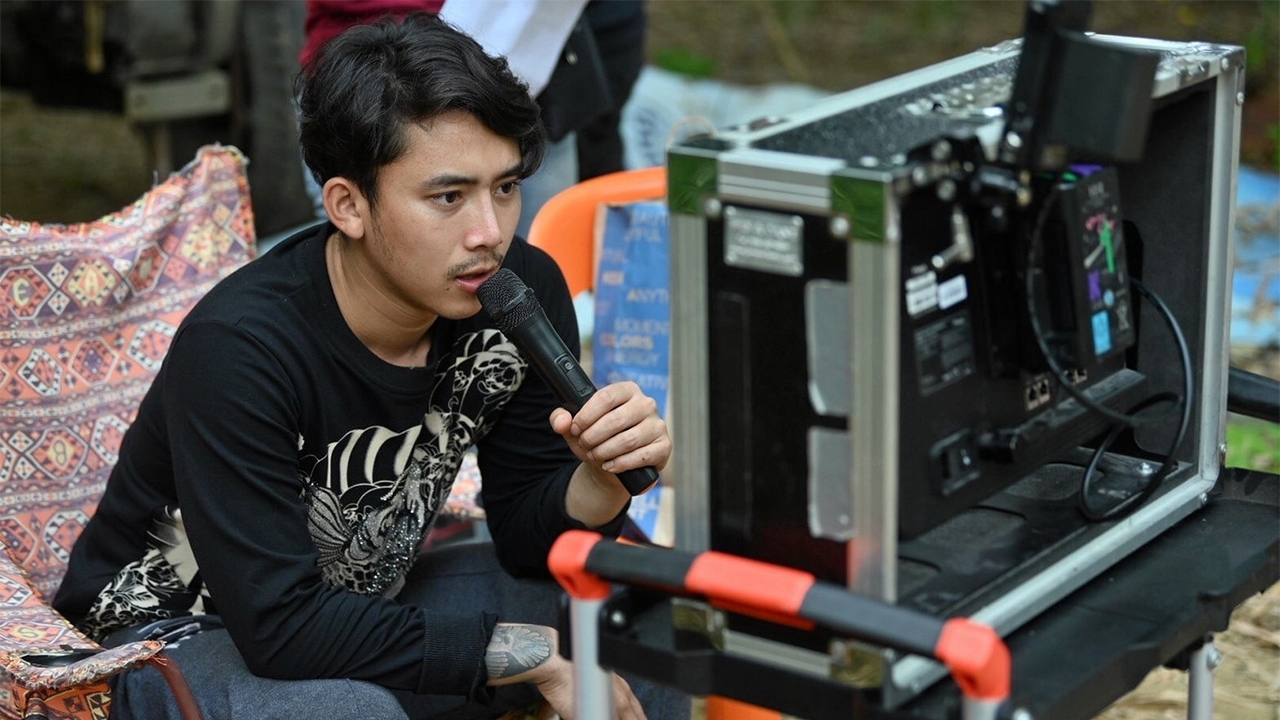 มาดให้ “เบิ้ล ปทุมราช” นั่งแท่นผู้กำกับ ลุยถ่ายเอ็มวีเพลง “ซอมทาง” สุดท้าทาย