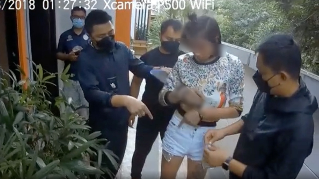 รวบแม่เล้าสาวสองอายุ 19 พาเด็กต่ำกว่า 18 ค้ากาม สารภาพหาเงินเปย์ผู้ชาย