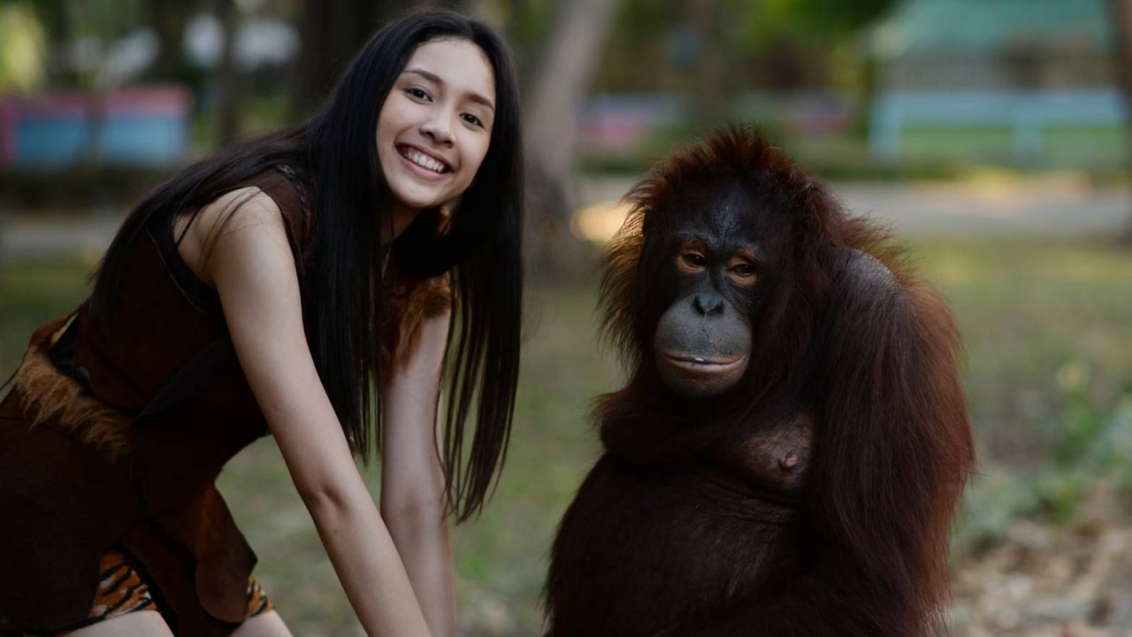 ปิ่น โชว์กระโดดลอดห่วงไฟในธิดาวานร
