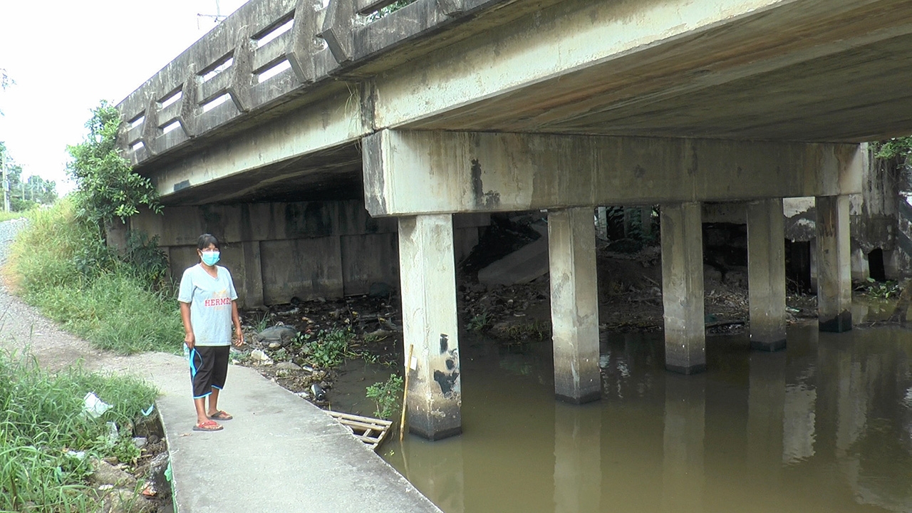 ศพ ด.ช. 4 ขวบ ฆ่าโยนคลอง โดนทําทารุณทั่วร่าง ตามล่าพ่อแม่คลี่คดี