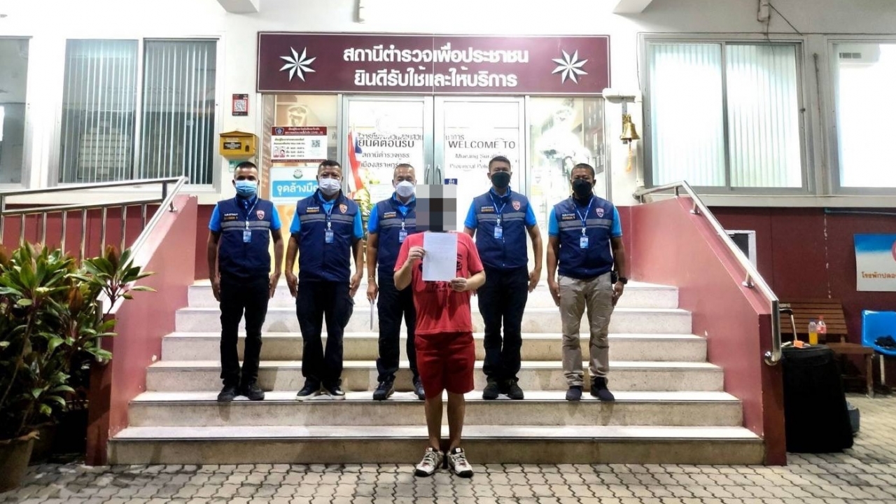 ตม.สุราษฎร์ธานี จับชาวอังกฤษอยู่เกินวีซ่า ขึ้นแบล็กลิสต์ 5 ปี ส่งกลับประเทศ