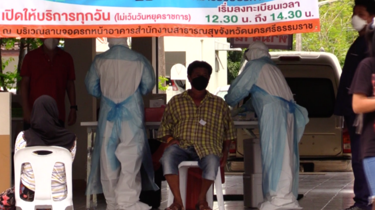 รพ.มหาราชนครศรีฯ ระส่ำ จนท.ติดโควิดกว่า 30 คน ทั้งที่บูสต์เข็ม 3 แล้ว 