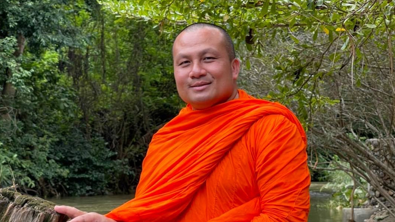 สึกหรือไม่? พส.ขวัญใจชาวเน็ต 'ผ่าดวงพระมหาสมปอง' ที่แรก