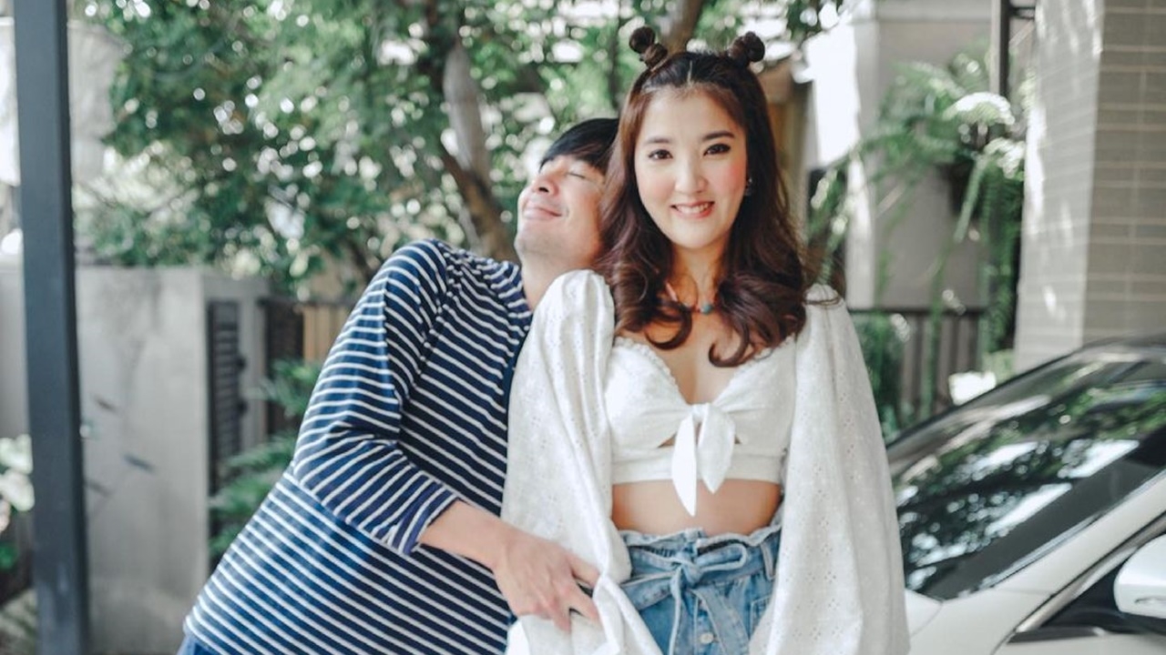 ชาวเน็ตสงสัย ออย ธนา ส่อแววเลิกภรรยา เธอ รวรีย์ โพสต์เศร้าเลิกติดตามไอจี