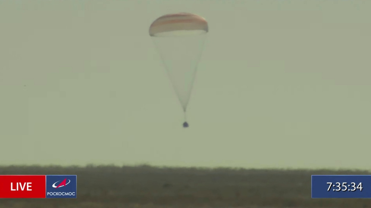 ทีมงานรัสเซียกลับถึงโลกแล้ว หลังถ่ายหนังบนอวกาศครั้งแรกของโลก