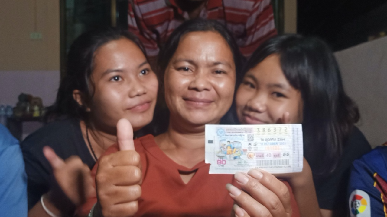บัตรคิววัคซีนให้โชค สาวอุดรฯ ซื้อเลข 372 ถูกรางวัลที่ 1 รับ 6 ล้าน
