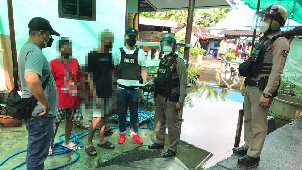 ตร.ค้นชุมชนวัดม่วง หลังมีโพสต์ขู่ล้างแค้น "บาส มีดคู่" จ่อเอาผิดคนโพสต์