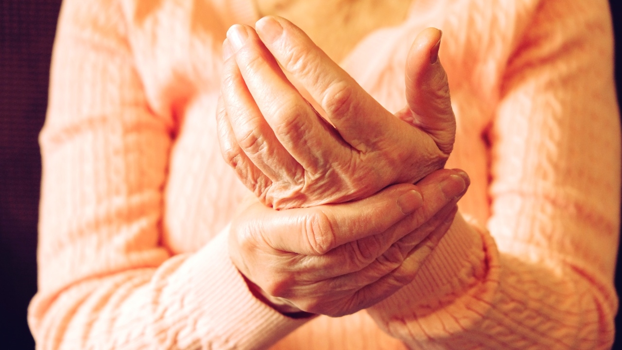 เช็กสัญญาณเตือนเข้าสู่ "วัยทอง" แนะวิธีการรับมืออย่างเหมาะสม