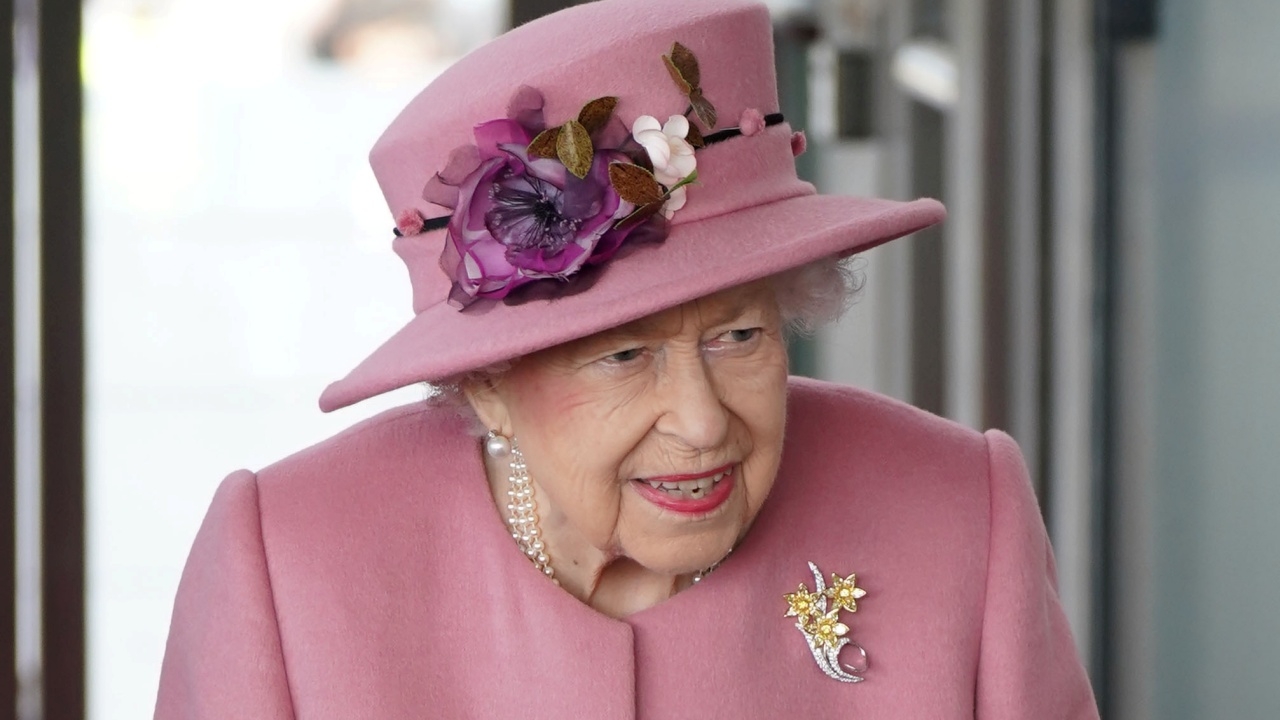 ควีนอังกฤษ ทรงยกเลิกเสด็จฯ เยือนไอร์แลนด์เหนือ ตามคำแนะนำแพทย์