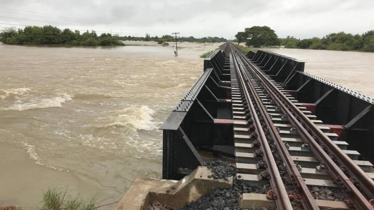 การรถไฟฯ งดเดินรถสายตะวันออกเฉียงเหนือ 12 ขบวนชั่วคราว เหตุน้ำท่วม