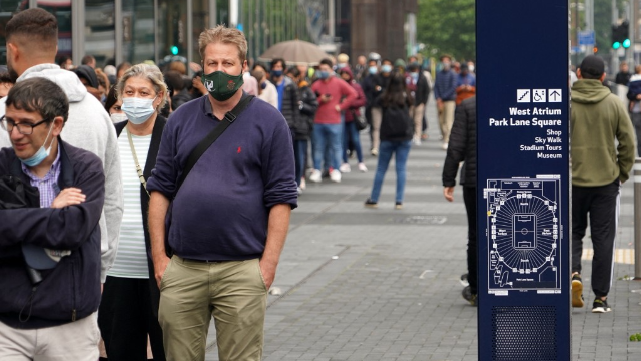 UK อ่วมยอดป่วยโควิดรายใหม่เฉียดวันละ 5 หมื่น พุ่งแรงไม่หยุดมานับสัปดาห์แล้ว 