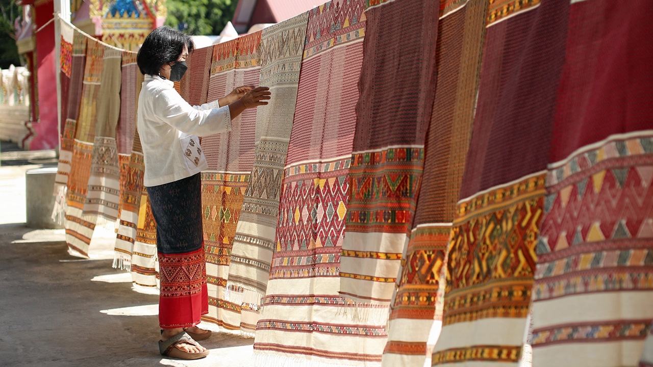 ผ้าทอไทขาว เมืองอุทัยธานี ผืนฝ้ายสะท้อนอัตลักษณ์