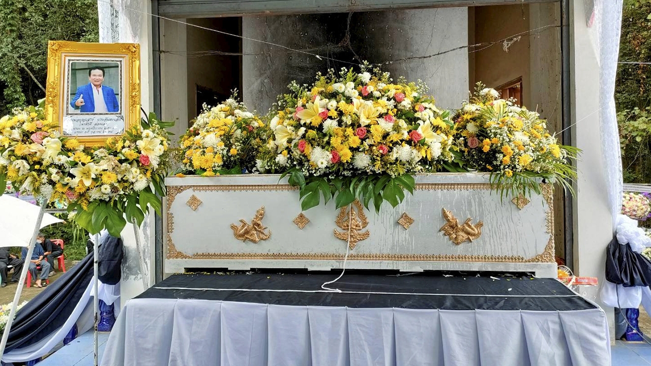 สิ้นตำนานนักร้องหมอลำชื่อดัง "พรศักดิ์ ส่องแสง" ด้วยวัย 60 ปี แฟนๆแห่อาลัย