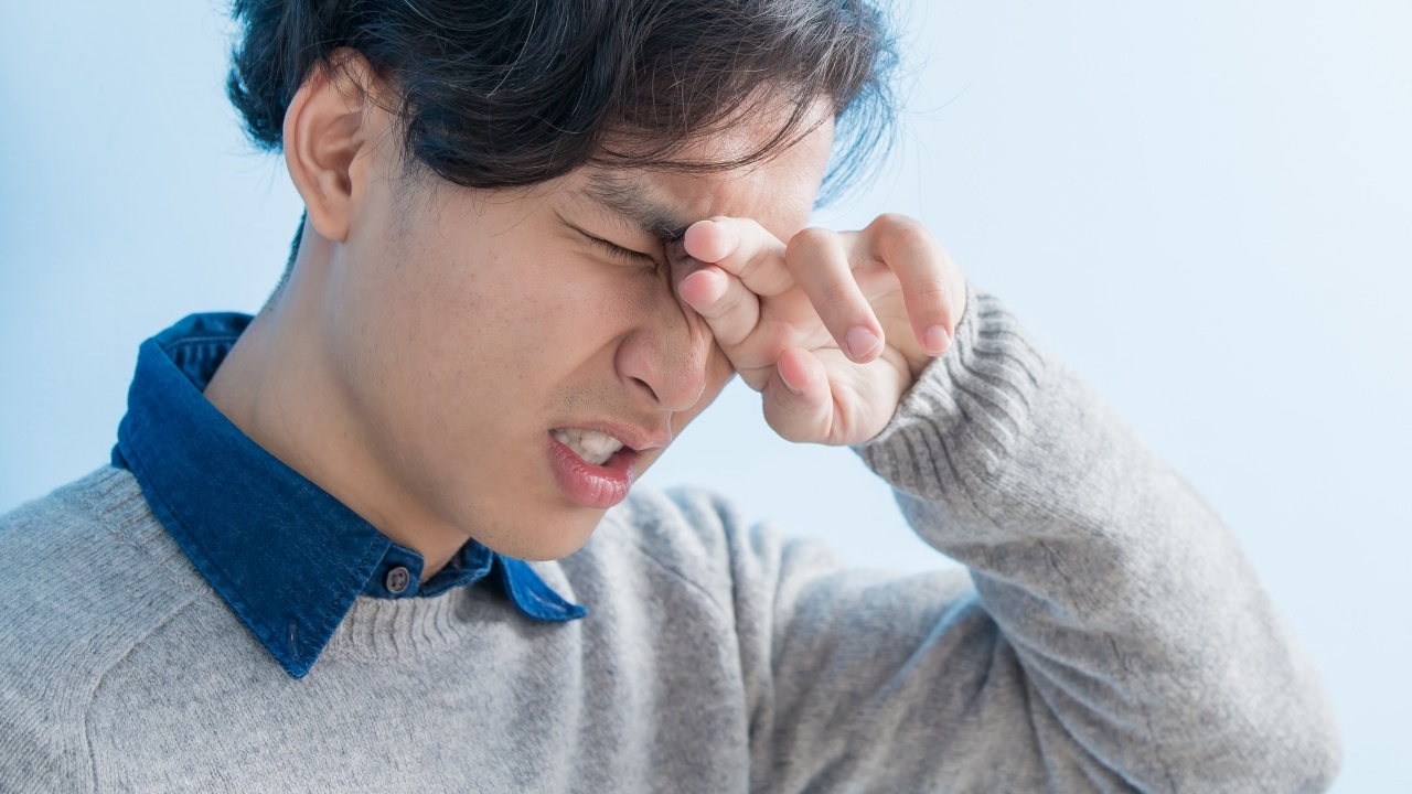 แม่เล่าประสบการณ์ ลูกสาวจ้องมือถือนาน จนเลือดไหลออกจากตา อาจต้องผ่าตัด