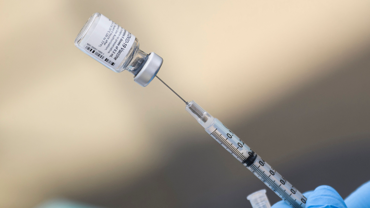 ไม่ถึง 2 สัปดาห์เปิดประเทศ ยอดวัคซีนสะสม 66.5 ล้านโดส ฉีด 2 เข็มแล้ว 36.8%