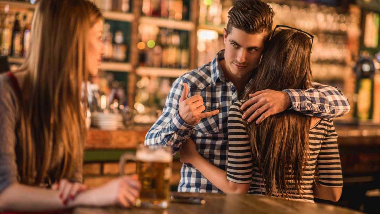 รวม "คำคมอ่อย" น่ารักๆ ใส่ให้รู้ว่าชอบ หยอดให้รู้ว่าจีบ