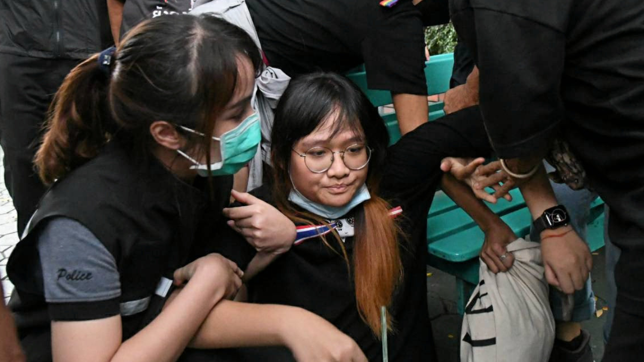 ศาล ยกคำร้อง ไม่อนุญาตปล่อยตัวชั่วคราว "เบนจา" คดี ม.112 ชี้ ทำผิดเงื่อนไข