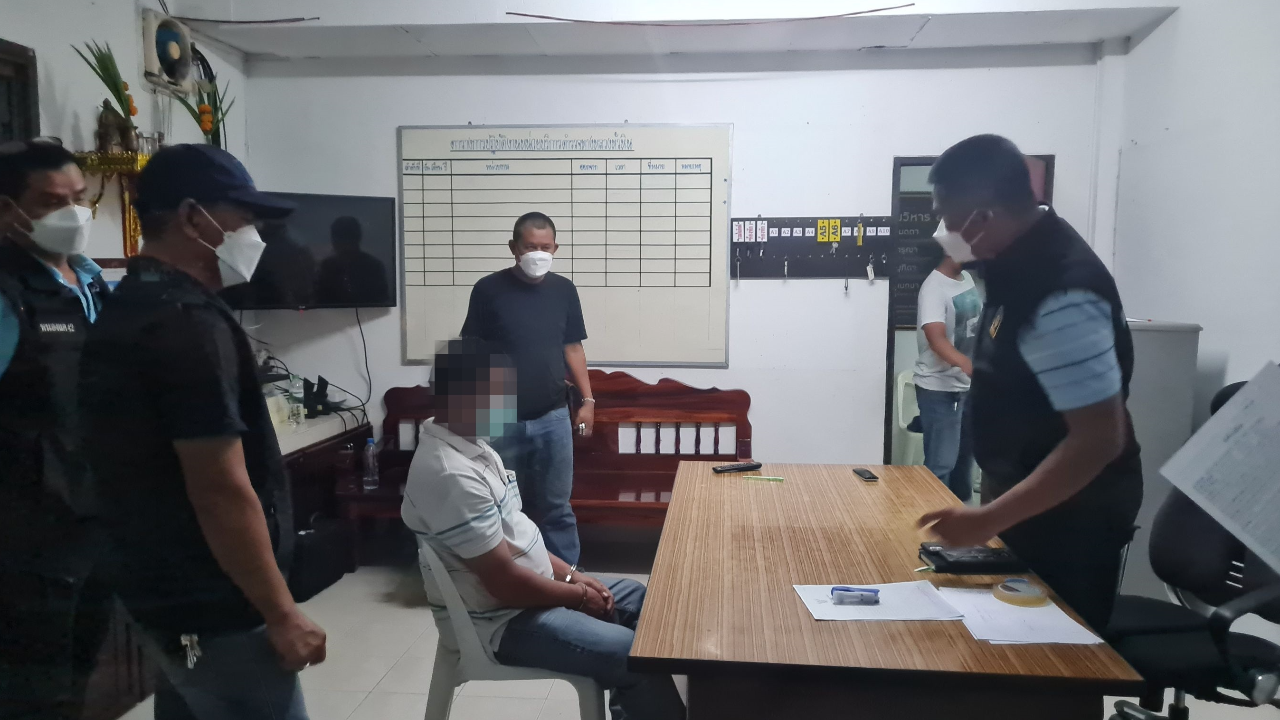 หนีไม่รอด "พ่อเลี้ยงซาดิสต์" ฆ่า 8 ขวบ-ทารุณจนดับ ถูกจับ-จนมุมกุยบุรี