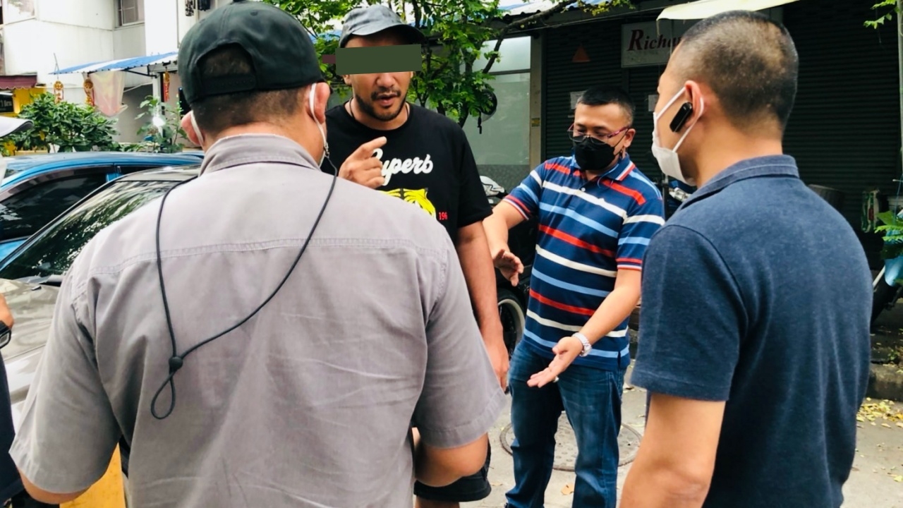 รวบดาราหนุ่มตัวประกอบ ขับเบนซ์วิ่งราวบุหรี่เซเว่นฯ  อ้างเมา