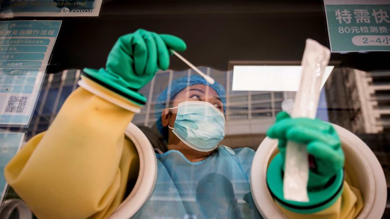 จีนสั่งยกเลิกเที่ยวบินหลายร้อยเที่ยวทันที เจอโควิดหวนระบาดรอบใหม่ 