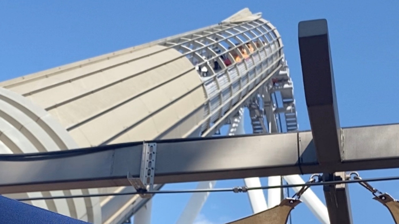 ระทึกเครื่องเล่นในยูนิเวอร์แซลสตูดิโอ โอซากาค้างเติ่งเหตุจากไฟดับ