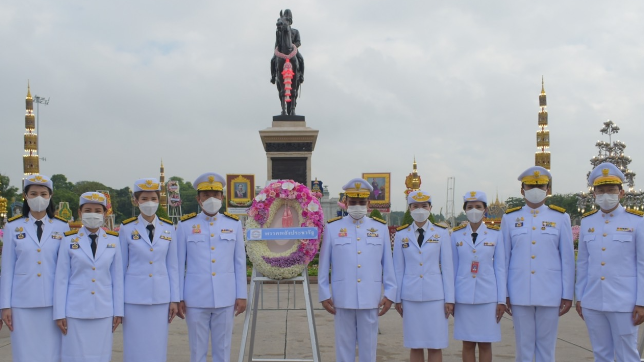 "พลังประชารัฐ" ร่วมวางพวงมาลาถวายราชสักการะ "วันปิยมหาราช"