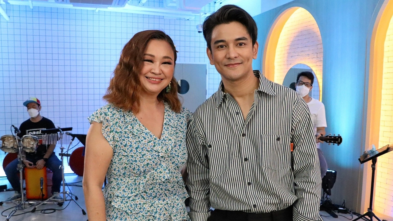 “กัน นภัทร” หล่อกรุ้มกริ่มระดับสิบ ส่งสายตาพิฆาต “เจ๊คิ้ม” ระทวยเก็บทรงไม่อยู่