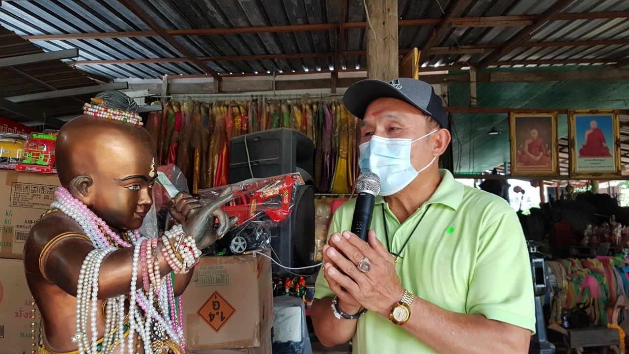 ศิลปินดังมาขอพร "พระเงิน พระทอง" คอหวยขอส่อง "เลขเด็ด" ลุ้นโชค 1/11/64