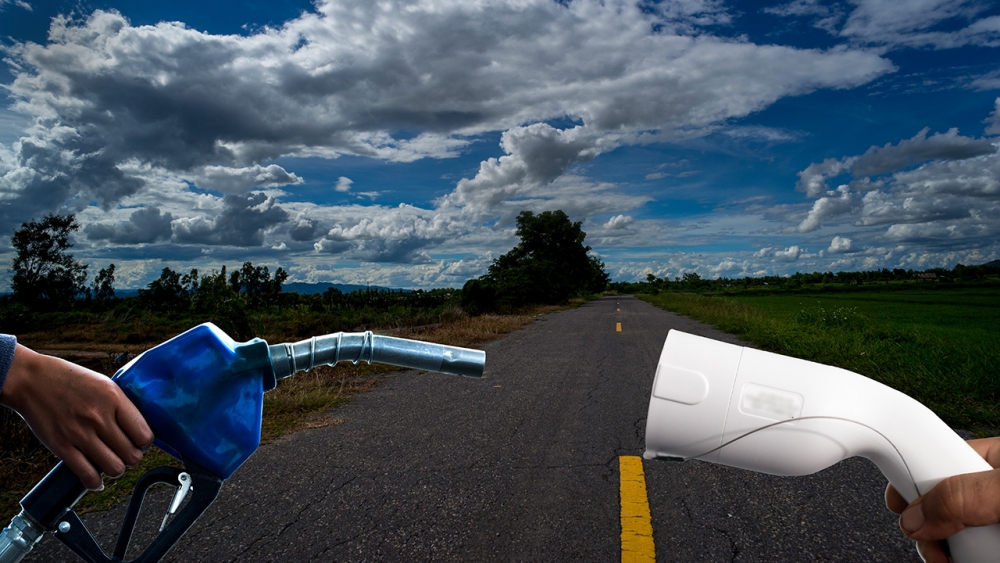 .น้ำมันแพงจัง! หรือรถยนต์ไฟฟ้าจะเป็นคำตอบ แล้วมันถูกกว่าน้ำมันจริงหรือ?.