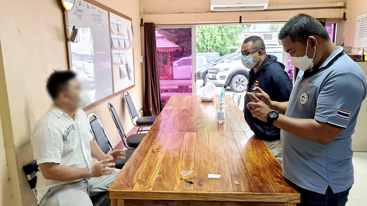 ลากคอ “2 ทรชน” โทรมสาวเอนฯ จ้างชงเหล้า ขืนใจ 6 ชั่วโมง หลบหนีอีก 1