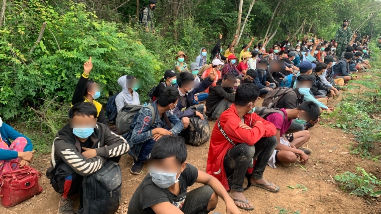 จับแรงงานพม่า 120 คน ซ่อนตัวในป่าไทรโยค จะไปทำงานกรุงเทพฯ นครปฐม