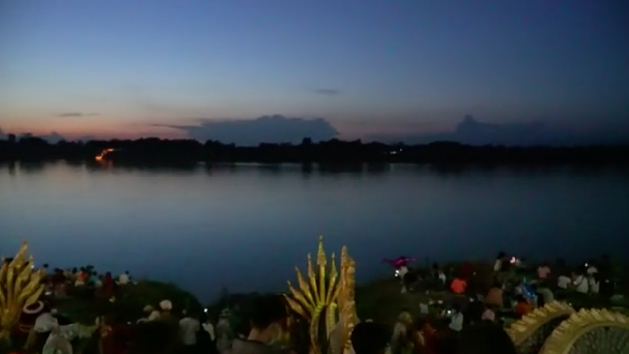 เพจดังเตรียมแฉรายชื่อหมู่บ้าน ยิงลูกปืนส่องแสงหลอกเป็น "บั้งไฟพญานาค"